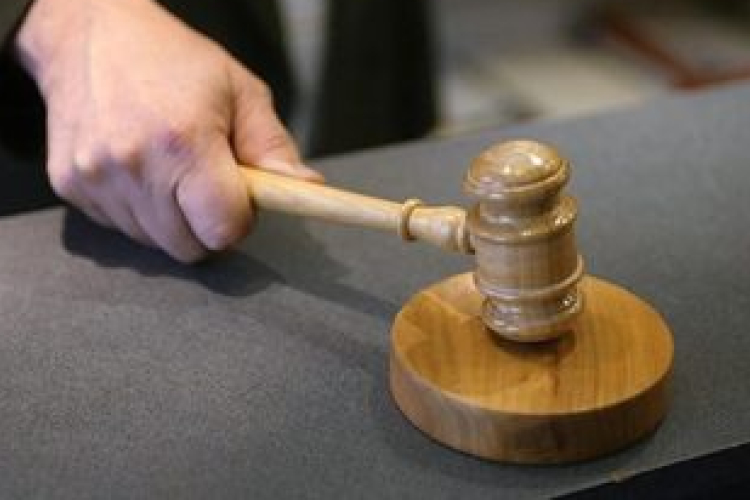 Vesztegetéssel vádolt bíró pere kezdődött meg a Debreceni Törvényszéken