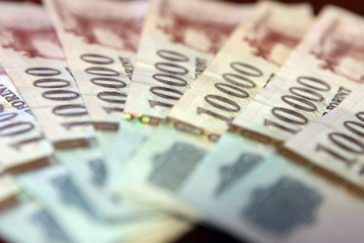 A pályakezdők az országos átlagnál 27 százalékkal kevesebbet keresnek 