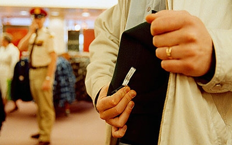 Ki akarta cserélni a lopott cipőt a bolti tolvaj