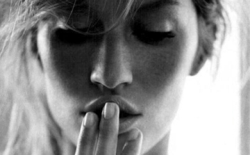 Gisele Bündchen csillagászati összegért lesz a Chanel arca