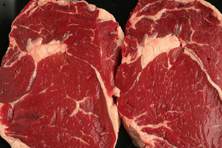 Lóhúsbotrány - Egy élelmiszerbiztonsági ellenőr férjének cége hamisította Romániában a marhahúst