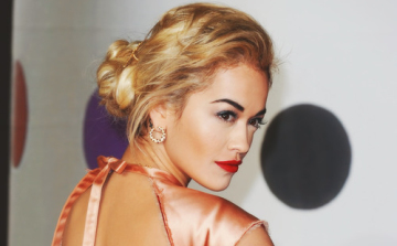 Rita Ora popsi hangsúlyos estélyiben