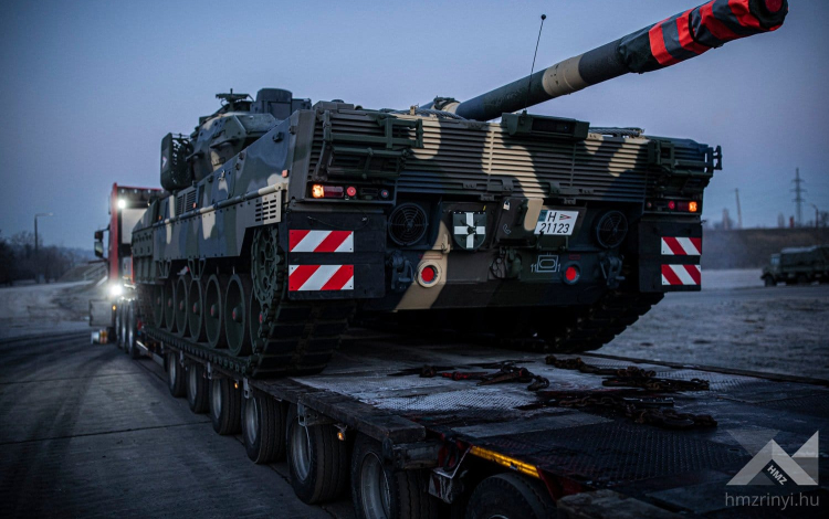 Újabb Leopard 2A7 harckocsik érkeztek Tatára