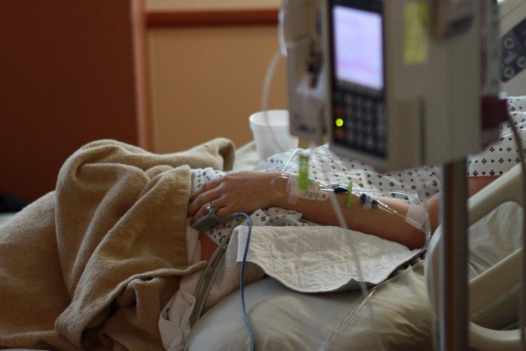 A francia kórházakban újra csökkenőben a halálozások száma