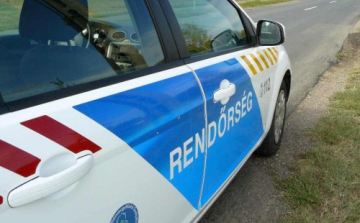 Autóval áttörte a határátkelő sorompóját egy férfi Hercegszántón