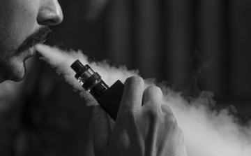 Kiderült, hogy mi okozhatja az e-cigaretta-járványt