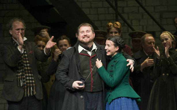 A színpadon kérte meg kedvese kezét egy operaénekes