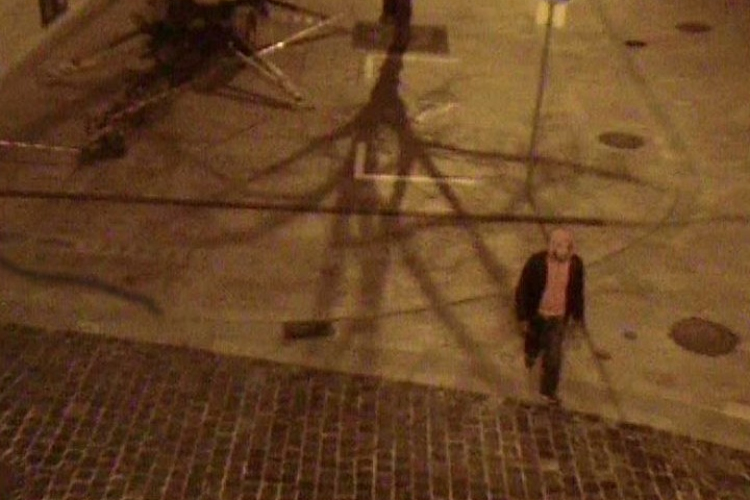 Keresi a rendőrség Páva Zsolt pécsi polgármester lányának támadóját