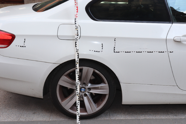 Egy utcányi autót rongált meg egy 9 éves