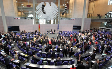 Felmérés szerint bejuthat egy euróellenes párt a német parlamentbe