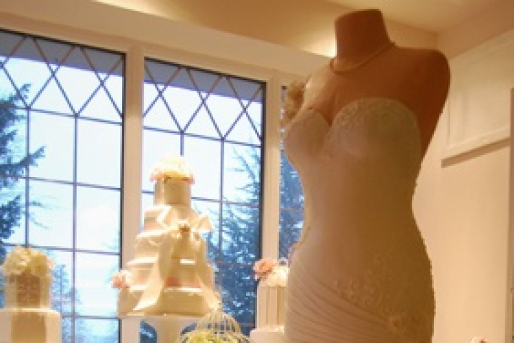 Menyasszonyi ruha sütiből!