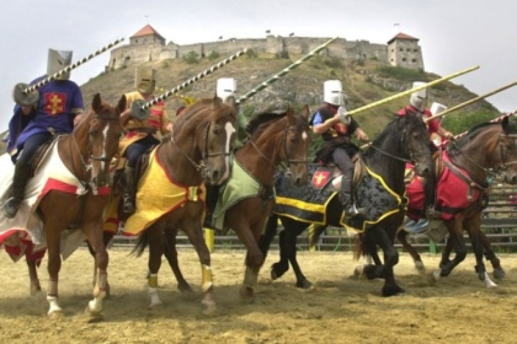 Nemzetközi lovagrendek találkozója Sümegen