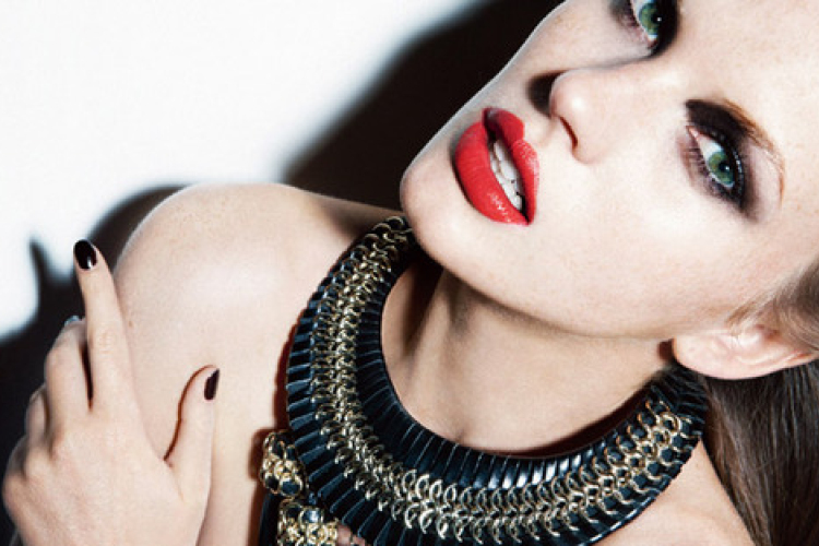 Tökéletes és teljesen meztelen!