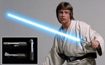 Elárverezik Luke Skywalker kardját