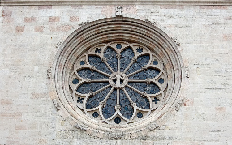 Tartós élelmiszert gyűjtenek jövő vasárnaptól a katolikus templomokban