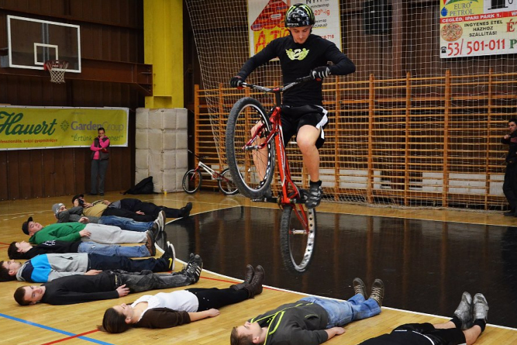 Világrekorddal és magyar csúccsal üzent ellenfeleinek Hegedűs László