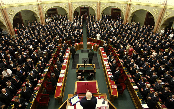 Törvényben rögzítették a rezsicsökkentést