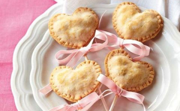 Gyümölcsös pite nyalóka