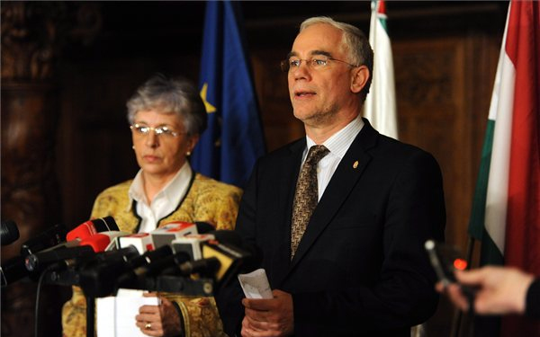 Három pedagógus szakszervezettel állapodott meg a kormány