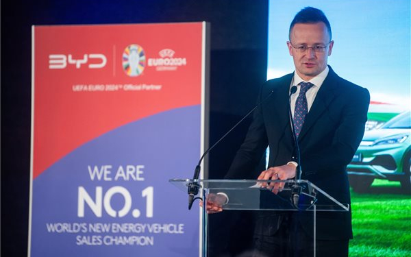 Szijjártó Péter: Magyarország a BYD-beruházással diktálni fogja egy technológiai világforradalom tempóját