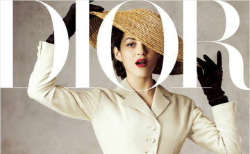 Táskatervezőnek áll a színésznő!