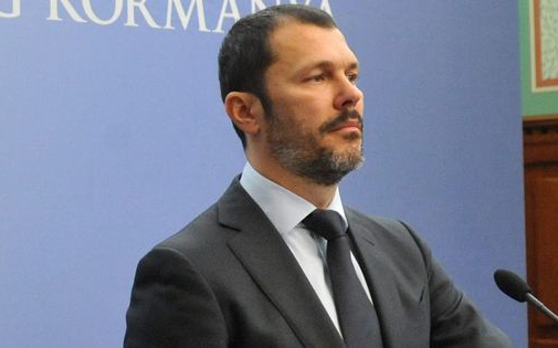 Alkotmánymódosítás - Giró-Szász: a magyar kormány kész az uniós vitára