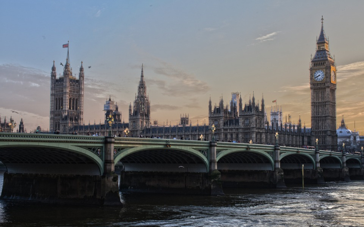 Folyamatosan bővül a brit Konzervatív Párt vezetői posztjáért indulók névsora