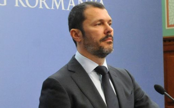 Alkotmánymódosítás - Giró-Szász: a magyar kormány kész az uniós vitára