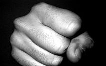 Elítélték a jobbikosokra támadó romákat