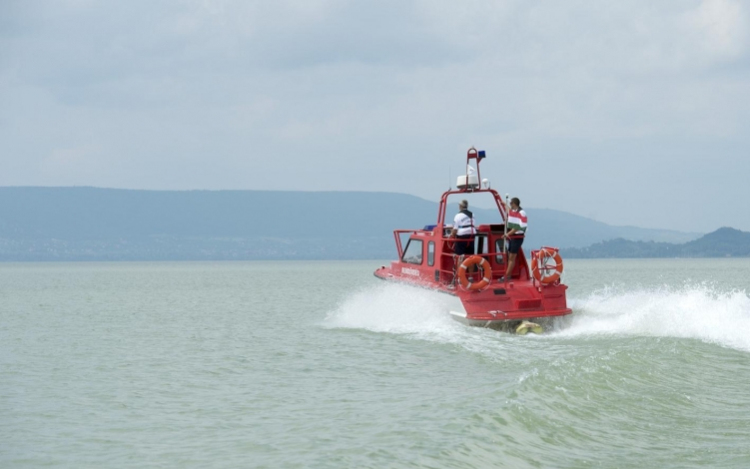 A hétvégén ketten fulladtak a Balatonba, a vízirendőrök 21 embert mentettek ki