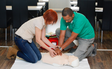 Kembe Sorel visszaül az iskolapadba