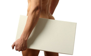 Meztelenül zavarta meg a ballagást