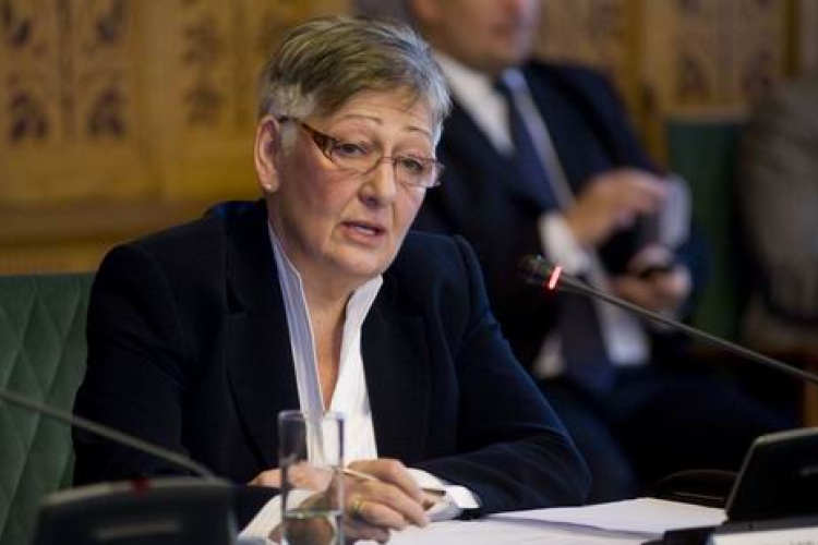 Németh Lászlóné tájékoztatást kér a Mol támogatási politikájáról