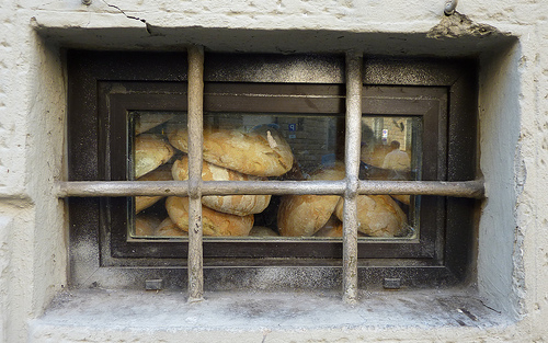 Évszázados családi rabkenyeret őriz egy brit aggastyán