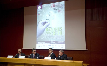 Alkotmánymódosítás - Orbán Bilbaóban: hiszünk a tények és az érvek erejében