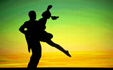 Árnyékszínház rivalda fényben